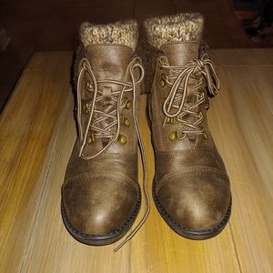 Cliffs Brown short ankle boot
